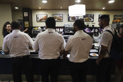 Los conductores también se reúnen para tomar café en Monreal del Campo.