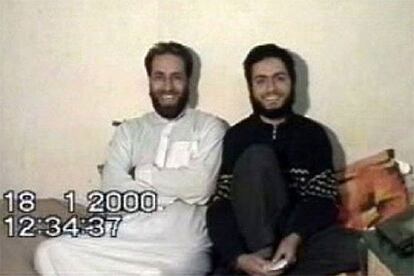 Ziad Jarrah (izquierda) y Mohamed Atta, en una imagen del vídeo grabado el 18 de enero de 2000.