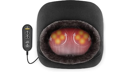 Este masajeador para los pies cuenta con una almohadilla térmica.