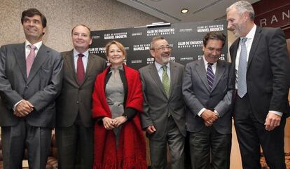 Los participantes en la mesa redonda, ayer, momentos antes del debate