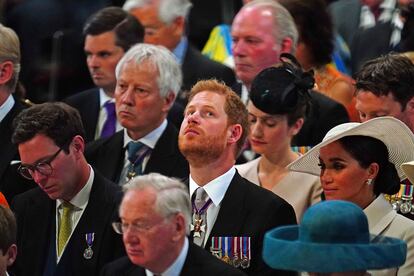 Enrique de Inglaterra y Meghan Markle durante la misa de Acción de Gracias en la catedral de San Pablo, en el centro de Londres.
