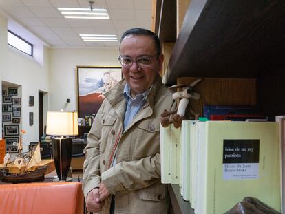 El senador Germán Martínez Cázares en su oficina de Coyoacán.