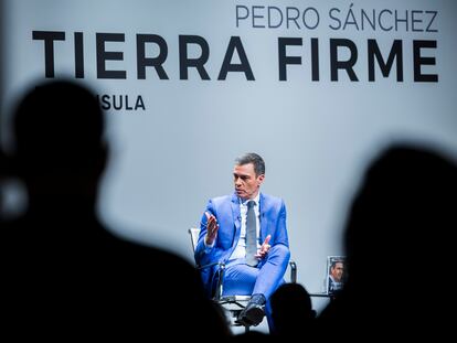 Pedro Sánchez, durante la presentación de su segundo libro, 'Tierra firme', este lunes en Madrid.