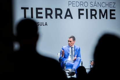 Pedro Sánchez, durante la presentación de su segundo libro, 'Tierra firme', este lunes en Madrid.