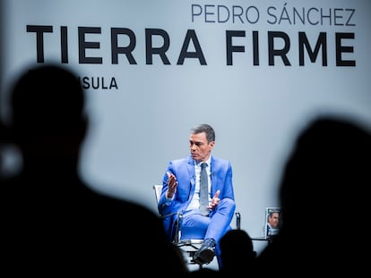 Pedro Sánchez, durante la presentación de su segundo libro, 'Tierra firme', este lunes en Madrid.
