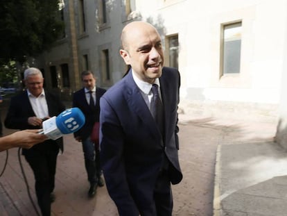 El alcalde de Alicante entrando a los juzgados.