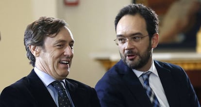 Rafael Hernando y Antonio Hernando, portavoces respectivos del PP y del PSOE en el Congreso.