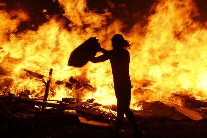 El foc, protagonista de la nit de Sant Joan.