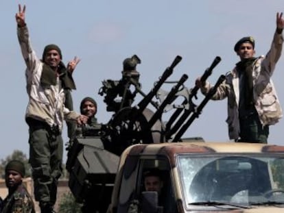 Las fuerzas del mariscal libio bombardean el sur de Trípoli ante la resistencia de las milicias del oeste