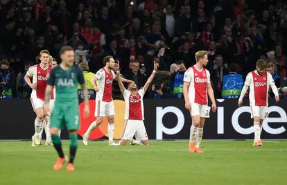 Hakim Ziyech celebra el segundo gol del Ajax frente al Tottenham.