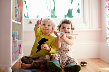 A los niños de dos a tres años les interesan los cuentos y lo relacionado con la expresión verbal y la imitación.