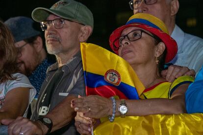 Colombianos asisten al discurso de Petro que dio en Queens, este domingo.