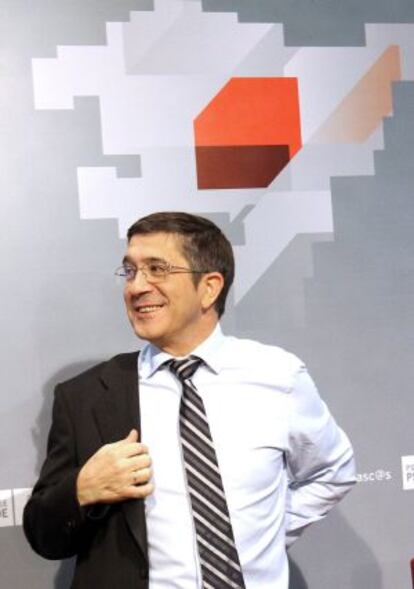 Patxi López, en un encuentro ayer con periodistas.