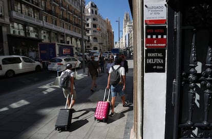 El juzgado 101 bis se encuentra en la segunda planta de un edificio en pleno centro de Madrid, en el número 12 de Gran Vía. Está previsto ampliar el espacio a la planta superior cuando lleguen los 12 funcionarios con los que la Comunidad de Madrid va a reforzar la oficina.