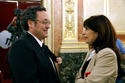 La ministra de Igualdad, Ana Redondo, y el fiscal general del Estado, Álvaro García Ortiz, durante el acto conmemorativo del día Internacional de la Mujer el martes 5 de marzo de 2024 en el Congreso de los Diputados.
