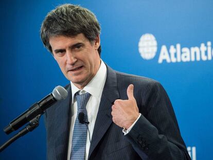 El ministro argentino Alfonso Prat-Gay da una conferencia en Washington en abril.