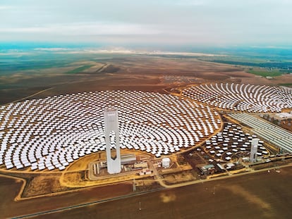 Vista aérea Gemasolar Planta solar concentrada en Sevilla.