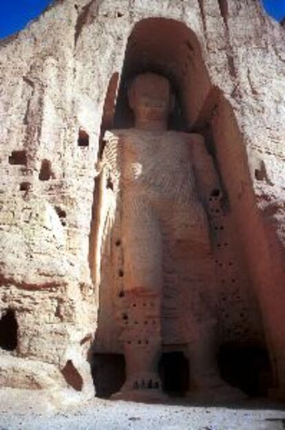 Buda esculpido en el acantilado de Bamiyan.