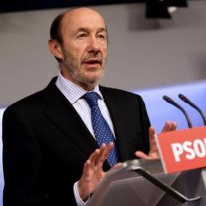 Alfredo Pérez-Rubalcaba, secretario general del PSOE, durante la rueda de prensa.