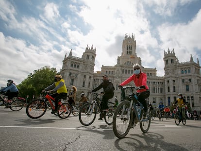 Marcha ciclista, para reclamar al Ayuntamiento, medidas a favor del uso de la bicicleta.