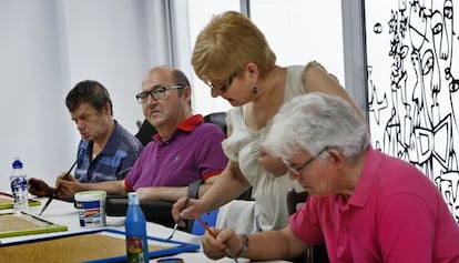 Usuarios del centro Nueva Opción, el único en Valencia que usa daño cerebral.