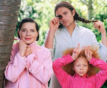 La actriz Isabella Rossellini protagoniza la campaña de otoño de la firma Sies Marjan, fotografiada por Bruce Weber.