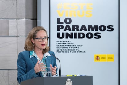 Nadia Calviño, durante la rueda de prensa ofrecida en el Palacio de La Moncloa tras el Consejo de Ministros durante el estado de alarma por el coronavirus, en marzo de 2020.