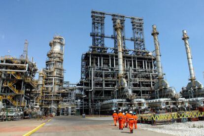 Foto de archivo de instalaciones petroleras de PDVSA en Puerto la Cruz, Venezuela