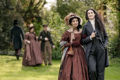 Barbara Pravi y Nine D'Urs, en el episodio 2 de 'La joven George Sand'.