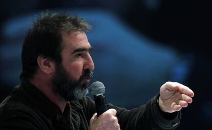 El exjugador franc&eacute;s de f&uacute;tbol Eric Cantona, en un momento de su intervenci&oacute;n en el Global Sports Forum de Barcelona 