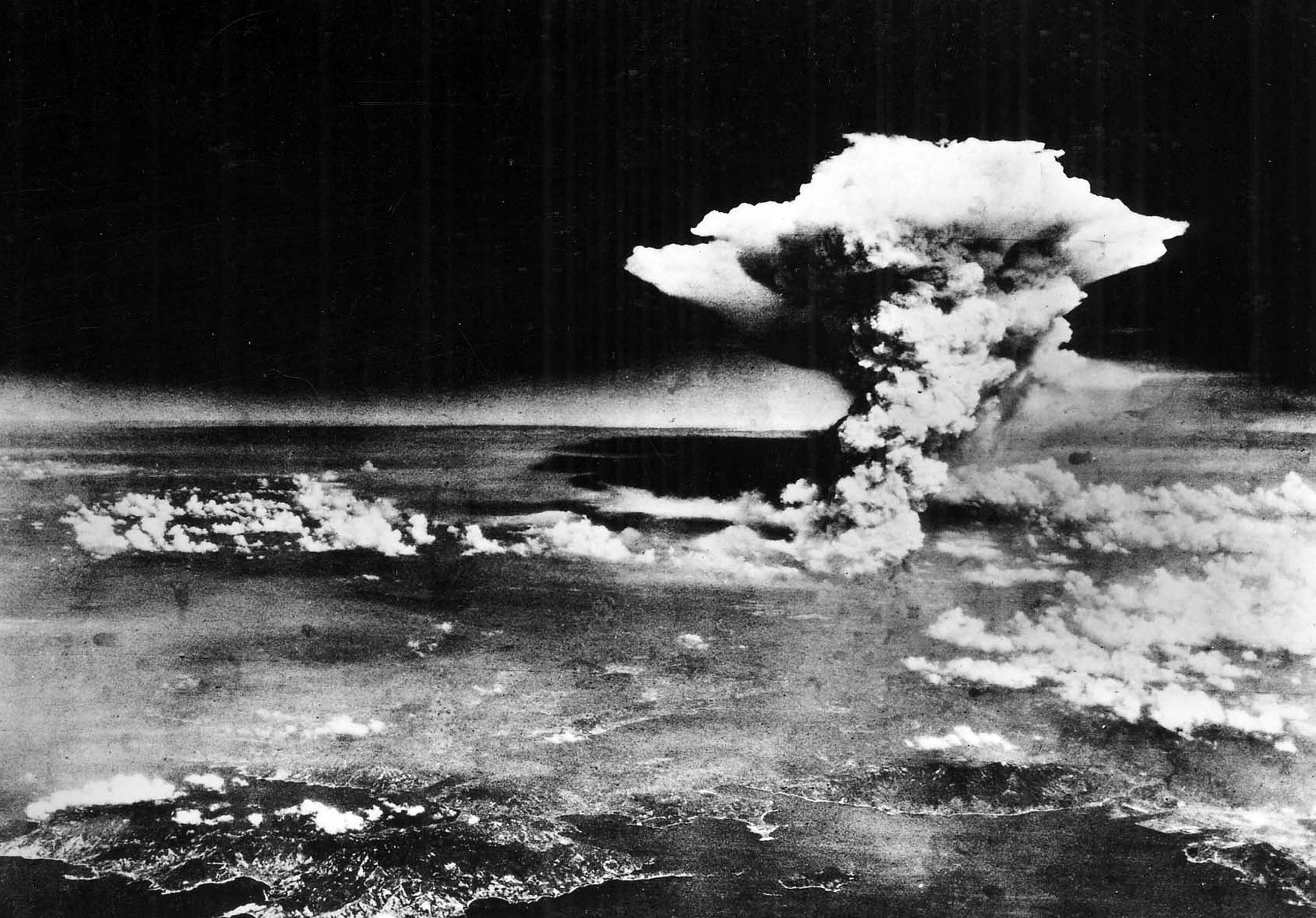El hongo nuclear de la bomba atómica de Hiroshima, poco después de su explosión, el 6 de agosto de 1945.