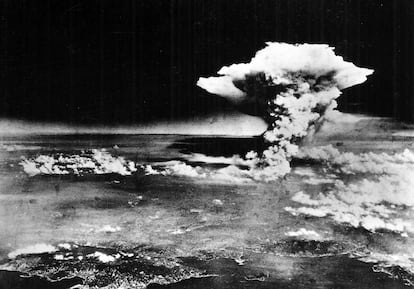 El hongo nuclear de la bomba atómica de Hiroshima, poco después de su explosión, el 6 de agosto de 1945.