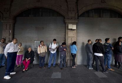 Desde primera hora, muchos mexicanos han acudido a los centros electorales a emitir su voto. Las casillas permanecerán abiertas desde las 8.00 hasta las 18.00 horas.