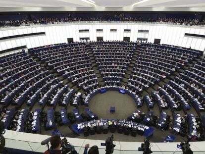 Vista general de una sesi&oacute;n plenaria en hemiciclo del Parlamento Europeo en Estrasburgo (Francia).