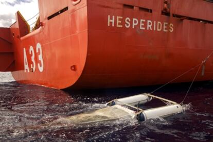 El patín de muestreo de la superficie del agua.