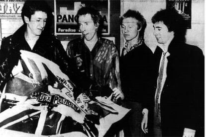 De izquierda a derecha, Johnny Rotten, Glen Matlock, Paul Cook y Steve Jones, componentes del grupo Sex Pistols.