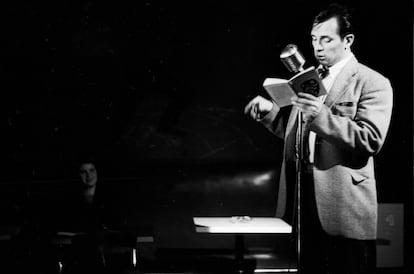 Jack Kerouac en una lectura pública, en una imagen sin datar.