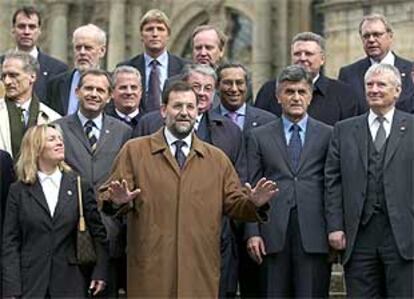 Mariano Rajoy, ayer, en Santiago de Compostela, con los ministros de Interior de la Unión Europea.