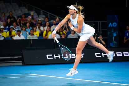 Badosa golpea de revés durante un partido de esta semana en Melbourne Park.