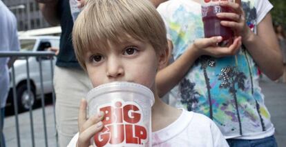 Los refrescos, por sus altas concentraciones de azúcar, se han convertido en un nuevo blanco en la lucha contra la obesidad.