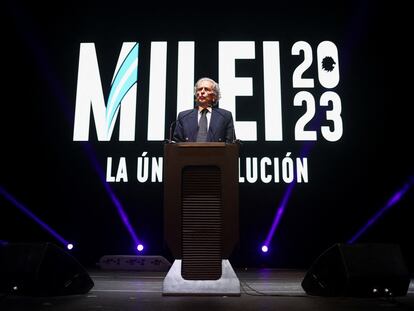 Alberto Benegas Lynch, durante el cierre de campaña de Javier Milei, en Buenos Aires, el 19 de octubre de 2023.