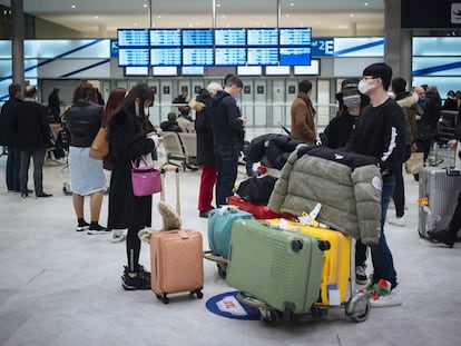 Passengers arrive in France from Beijing.