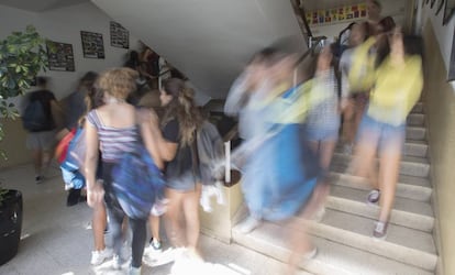 Estudiants a l'IES Montserrat, de Barcelona.