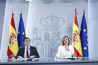 José Manuel Albares y Pilar Alegría, este martes en la rueda de prensa posterior al Consejo de Ministros.