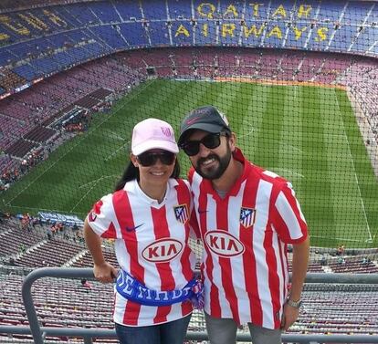 Juan Jesús Romero y su mujer, Mónica, en el Spotify Camp Nou en junio de 2014, el día que el Atlético de Madrid ganó LaLiga Santander.