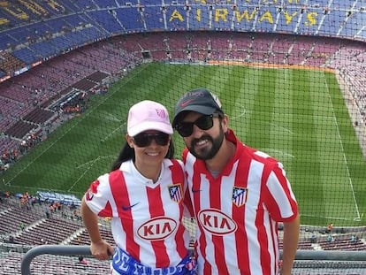 Juan Jesús Romero y su mujer, Mónica, en el Spotify Camp Nou en junio de 2014, el día que el Atlético de Madrid ganó LaLiga Santander.