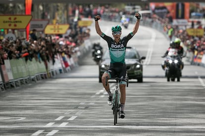 El guanyador de la darrera etapa de la Volta Catalunya, Davide Formolo, arribant a la meta.