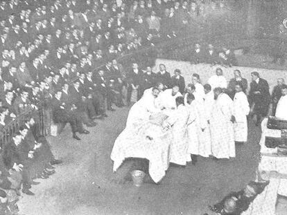 El cadáver del exministro Alejandro San Martín, diseccionado el 11 de noviembre de 1908, en la antigua Facultad de Medicina de Madrid.