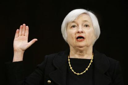 Janet Yellen, futura presidenta de la Reserva Federal, jura ante la comisión del Senado.