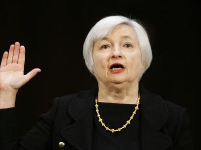 Janet Yellen, futura presidenta de la Reserva Federal, jura ante la comisión del Senado.